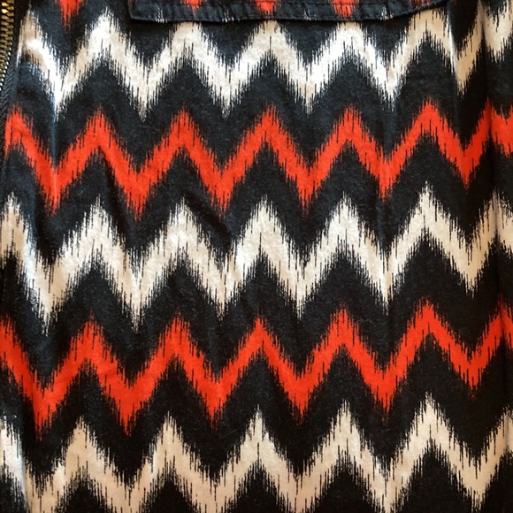 Michael Kors size 14 red black, white top,  dog tag zipper fully zips - Picture 10 of 11